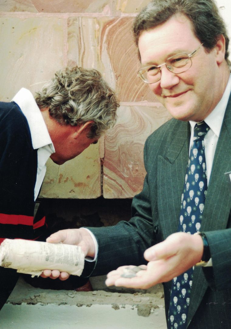Mr. Alexander Downer (then Federal Minister for Mayo) retrieves the time capsule
