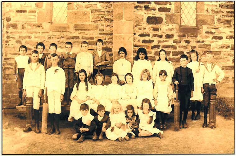 Convent shool children: Date and names unkown.