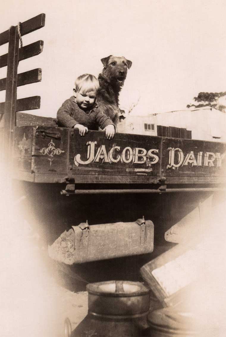 Brooke and "Woofer" BOOTHBY on Pop Le POIDEVIN's truck