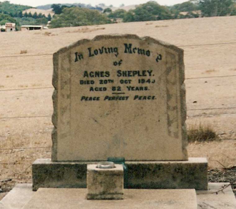 Bugle Ranges Cemetery pioneer grave Shepley